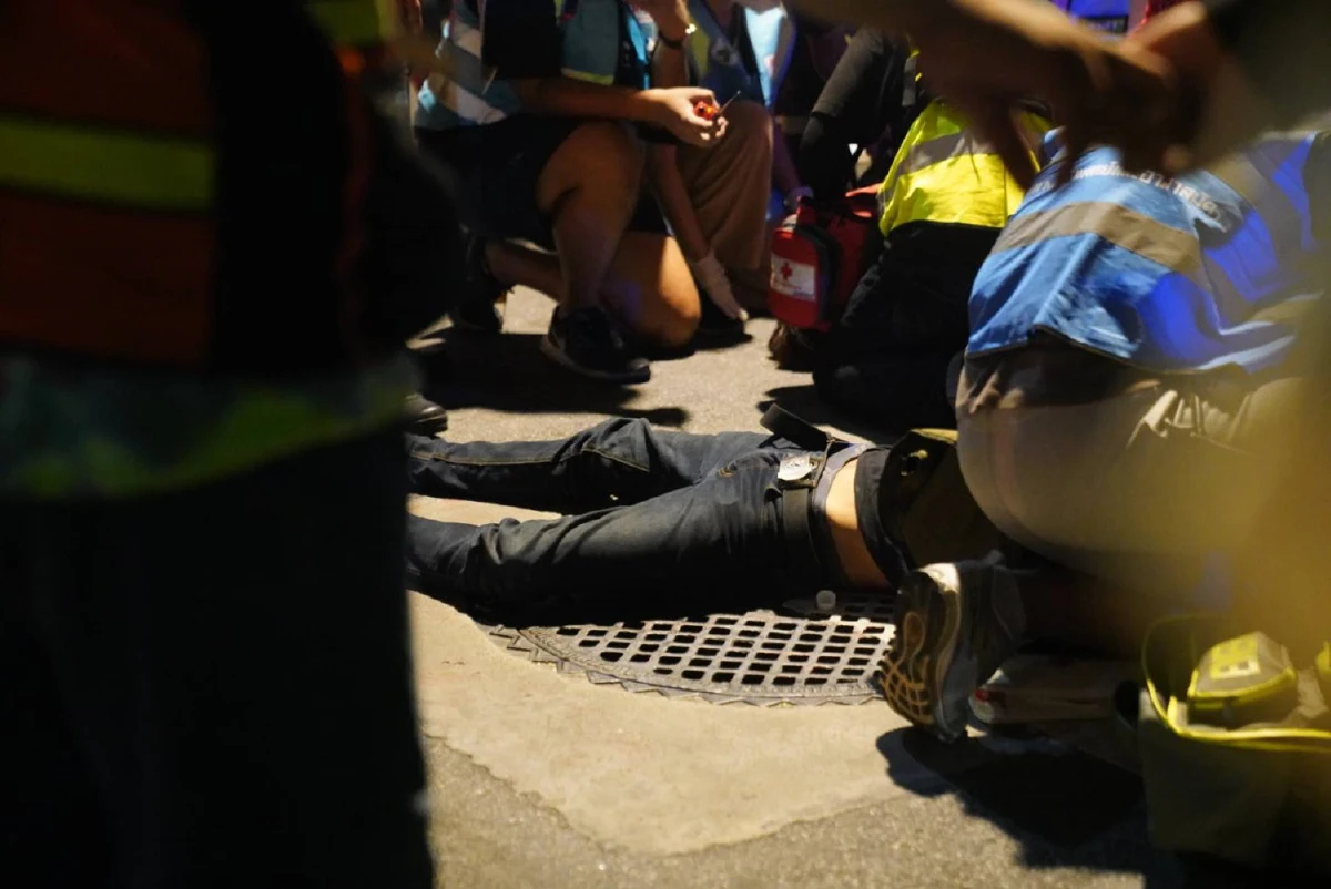 ทะลุแก๊สยุติชุมนุม มวลชนบางส่วนไม่ยอมเลิก เปิดฉากปะทะคฝ.