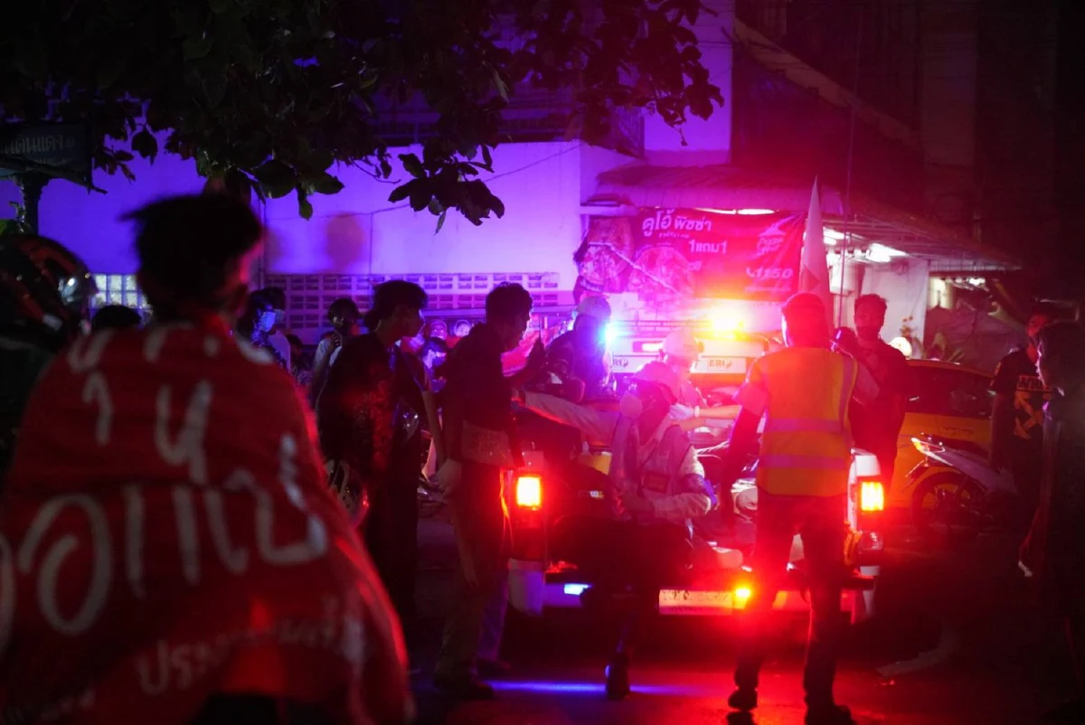 ทะลุแก๊สยุติชุมนุม มวลชนบางส่วนไม่ยอมเลิก เปิดฉากปะทะคฝ.