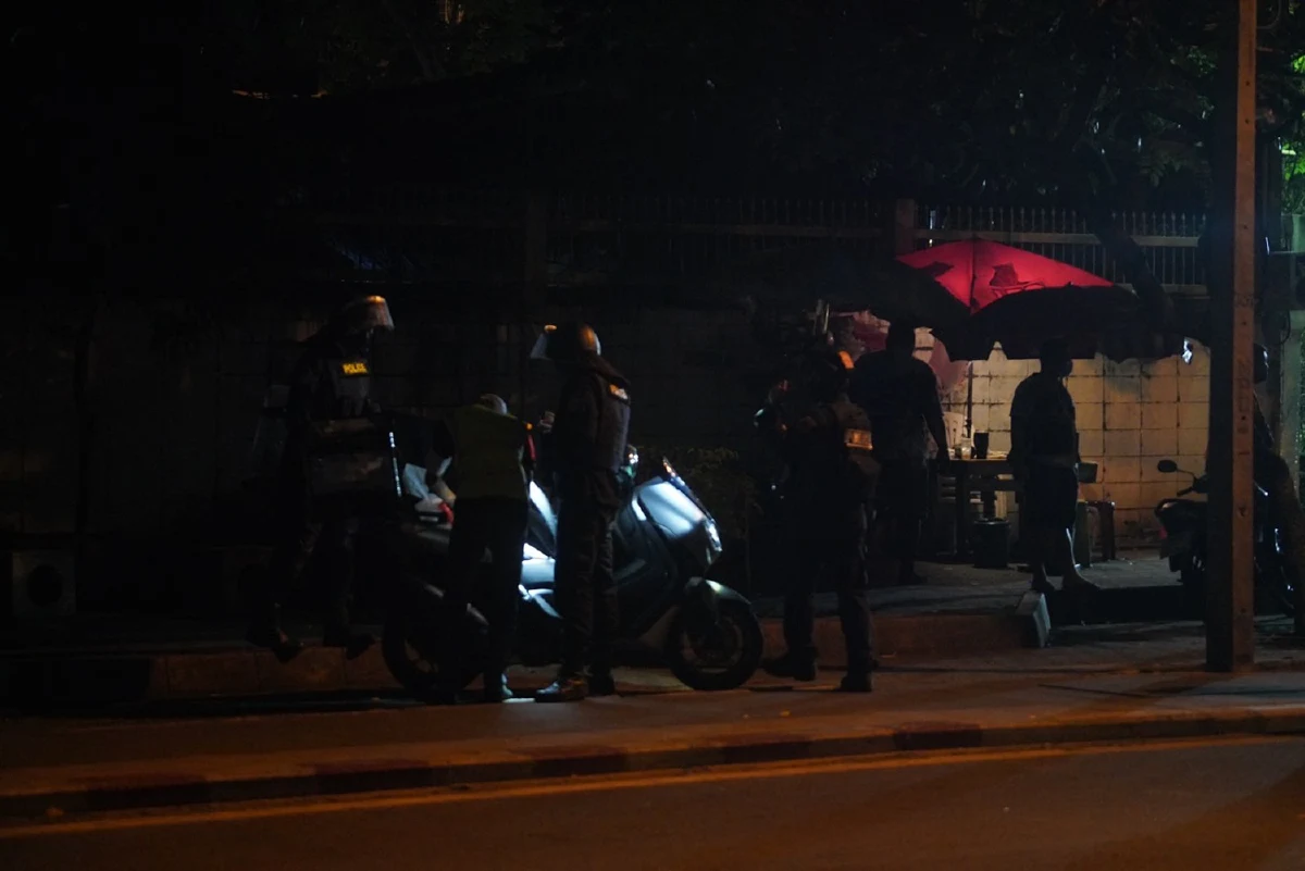 คฝ.เข้าสลายชุมนุมที่ถ.มิตรไมตรี หลังม็อบก่อเหตุป่วนจับกุมได้4ราย