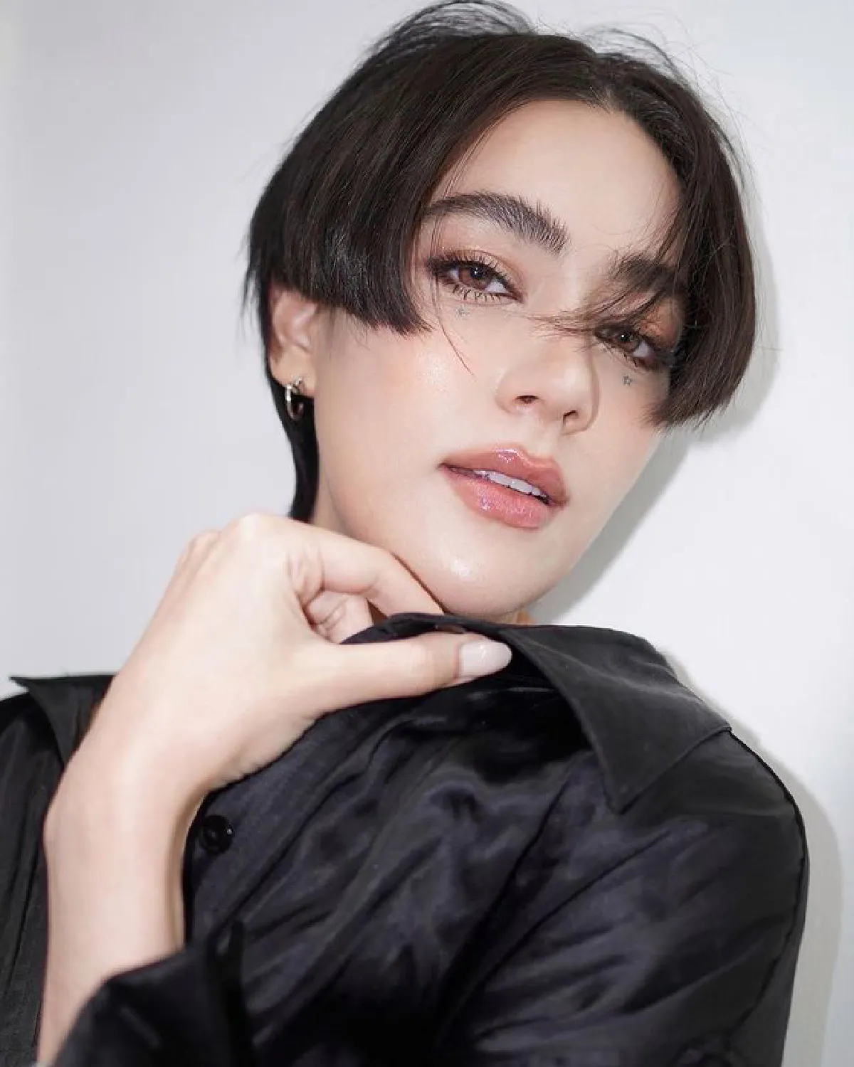 “คิมเบอร์ลี่” ปังมาก! ทำผมใหม่บ๊อบสั้นแสกกลาง "หมาก ปริญ” ถึงกับชวนตรวจ DNA 