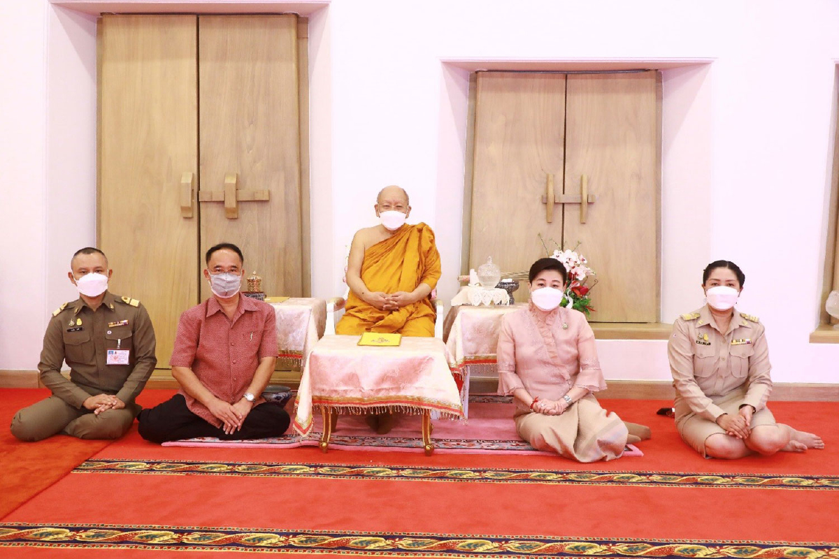 นางยุพา ทวีวัฒนะกิจบวร ปลัดกระทรวงวัฒนธรรม กราบสักการะสมเด็จพระมหาธีราจารย์ นางยุพา ทวีวัฒนะกิจบวร ปลัดกระทรวงวัฒนธรรม กราบสักการะสมเด็จพระมหาธีราจารย์