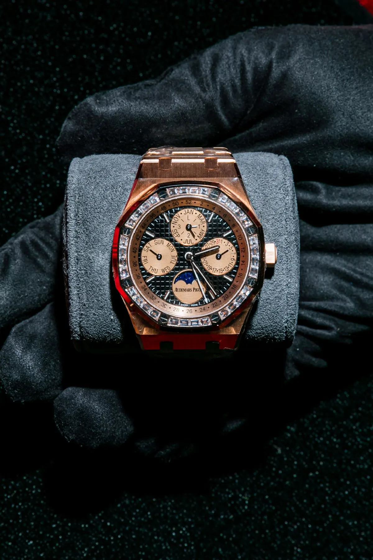 เปิดเซฟนาฬิกาหรูคู่ใจนักลงทุน 'มาร์ค ธาวิน พี เซียวตง'