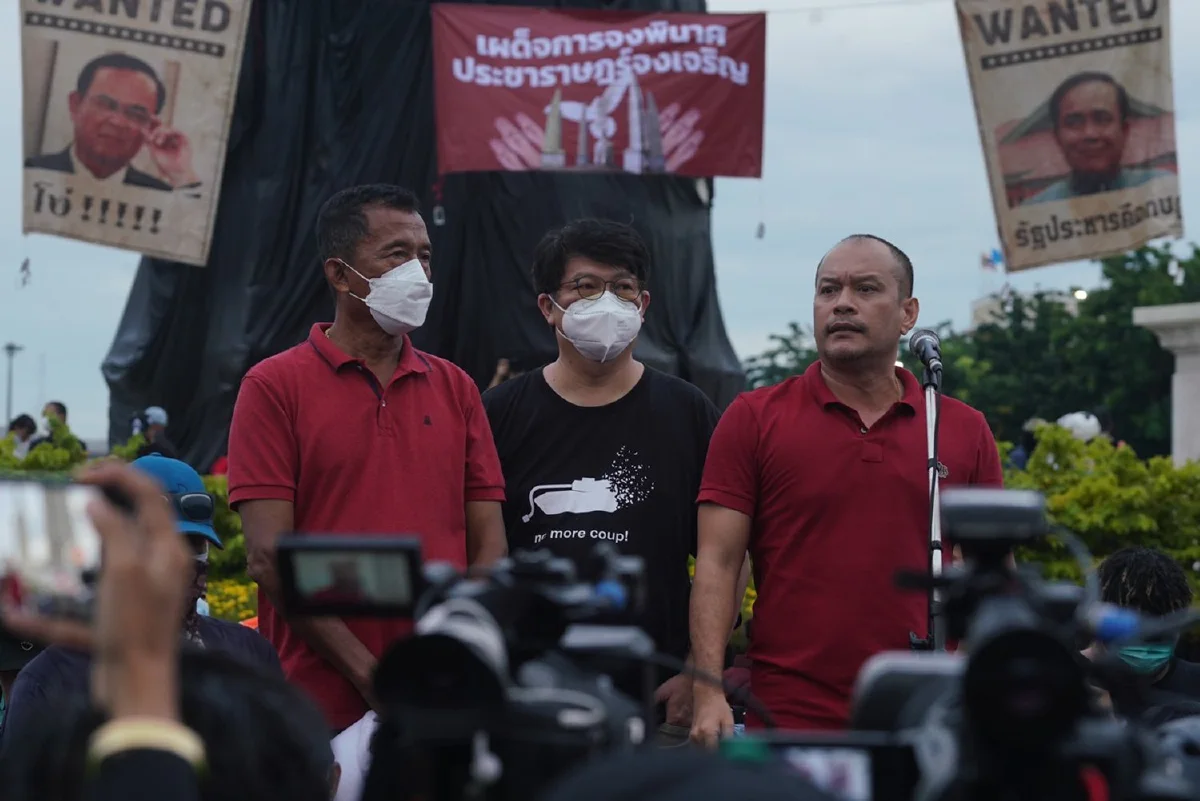 "ณัฐวุฒิ"ประกาศยุติชุมนุมหลังคาร์ม็อบถึงอนุสาวรีย์ประชาธิปไตย