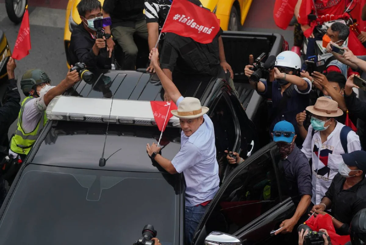 ณัฐวุฒิรำลึก "นวมทอง ไพรวัลย์" ขับแท็กซี่ชนรถถัง