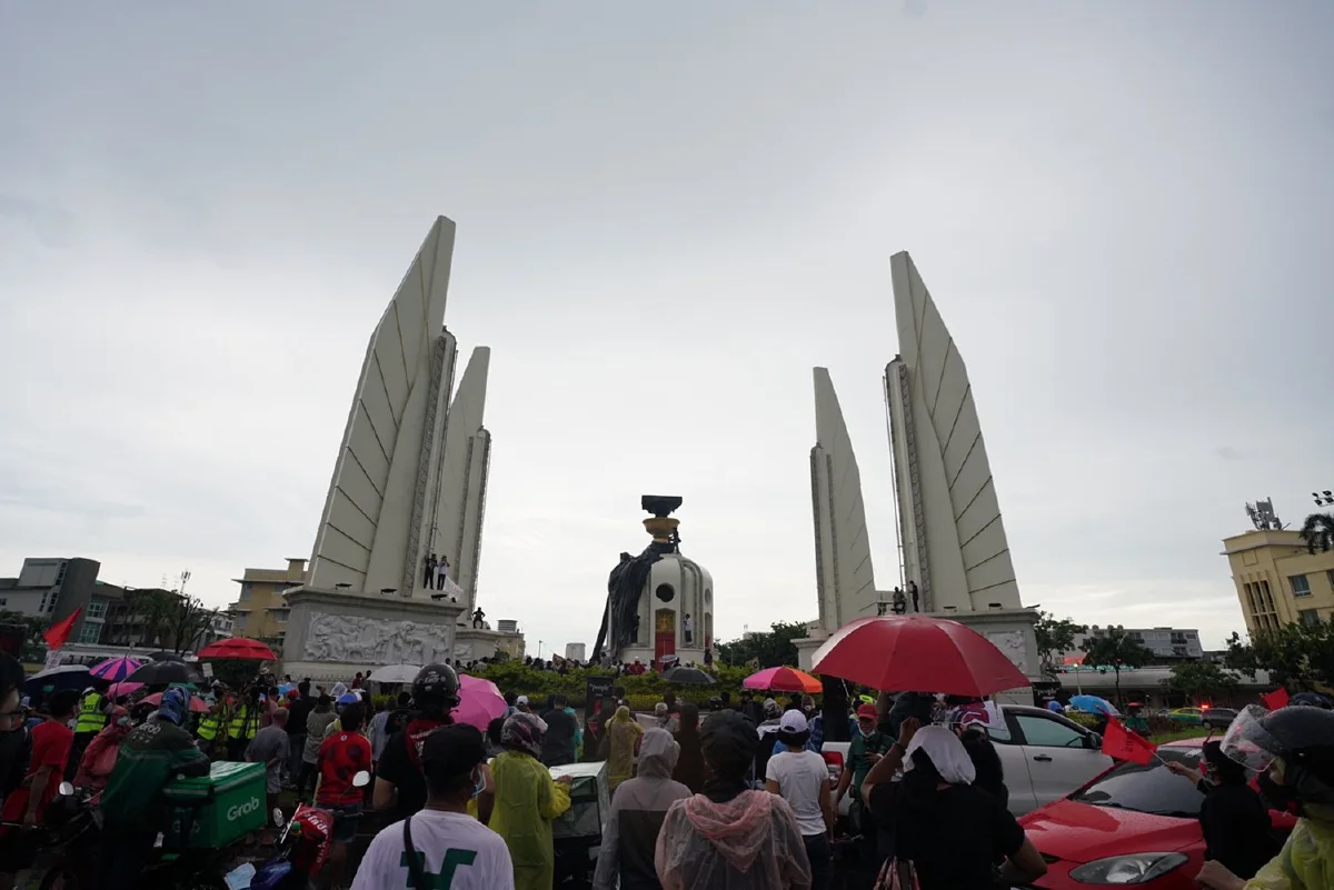 เจ้าหน้าที่คฝ.ตรึงกำลังคุมเข้มแยกดินแดง