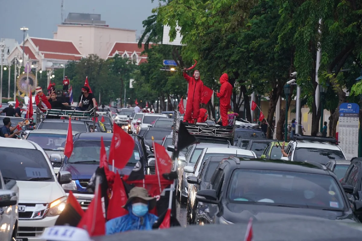 เจ้าหน้าที่คฝ.ตรึงกำลังคุมเข้มแยกดินแดง