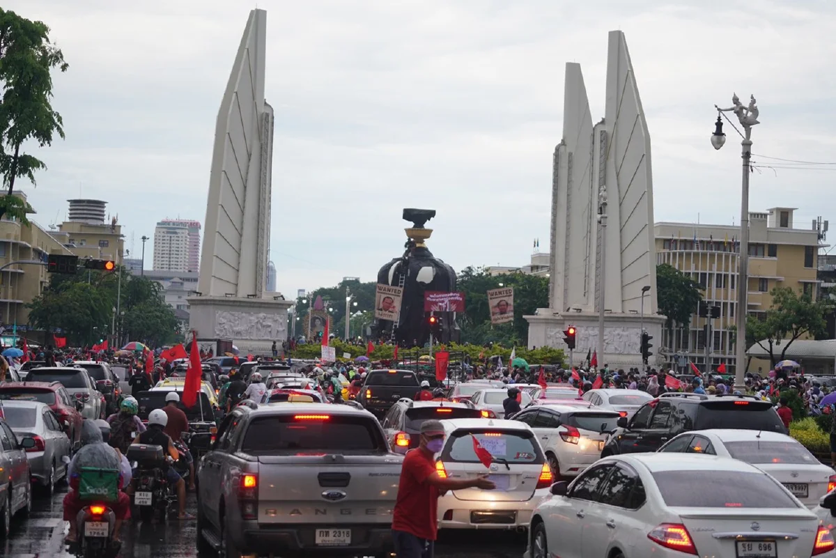 เจ้าหน้าที่คฝ.ตรึงกำลังคุมเข้มแยกดินแดง