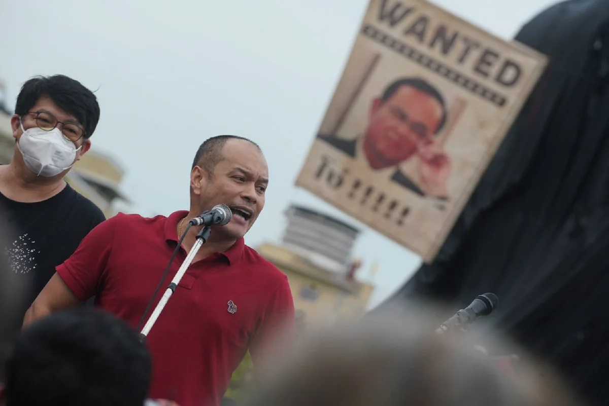 "ณัฐวุฒิ"ประกาศยุติชุมนุมหลังคาร์ม็อบถึงอนุสาวรีย์ประชาธิปไตย