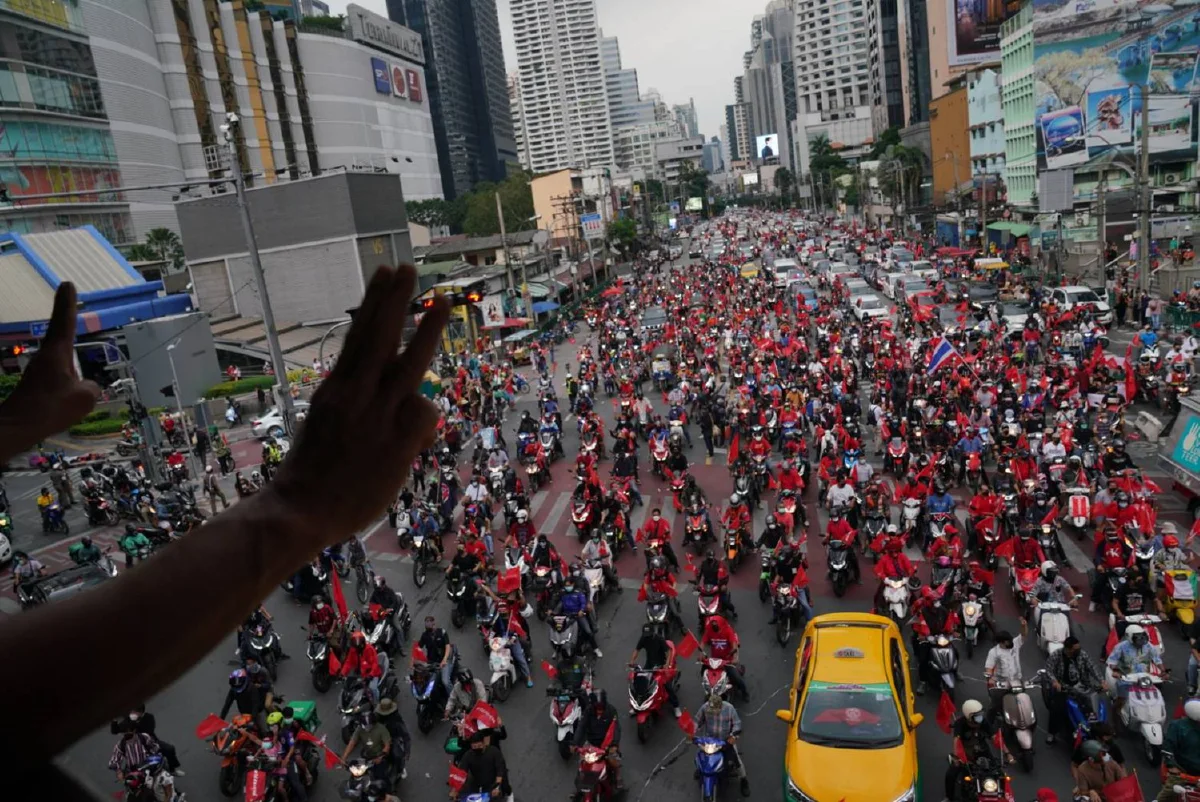 ณัฐวุฒิรำลึก "นวมทอง ไพรวัลย์" ขับแท็กซี่ชนรถถัง