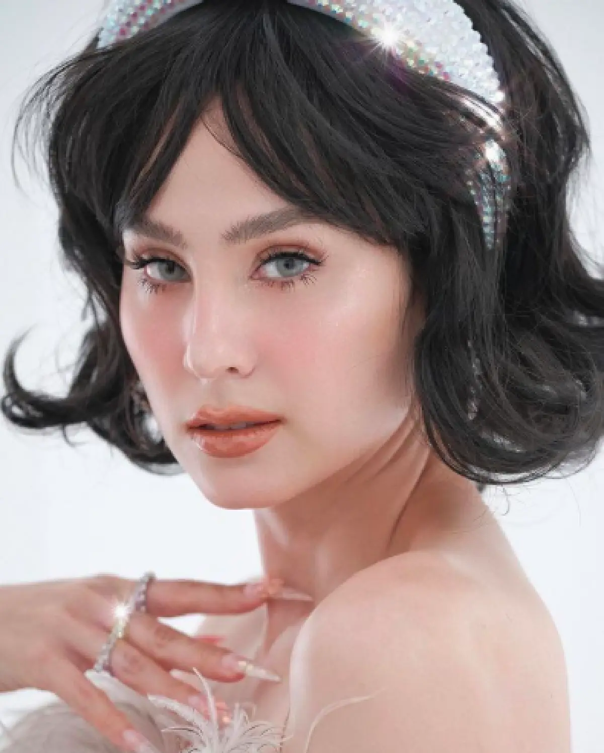 “ขวัญ อุษามณี” สลัดลุคผมยาวเป็นผมสั้นสุดเปรี้ยว สวยแปลกตาเหมือนบาร์บี้! 