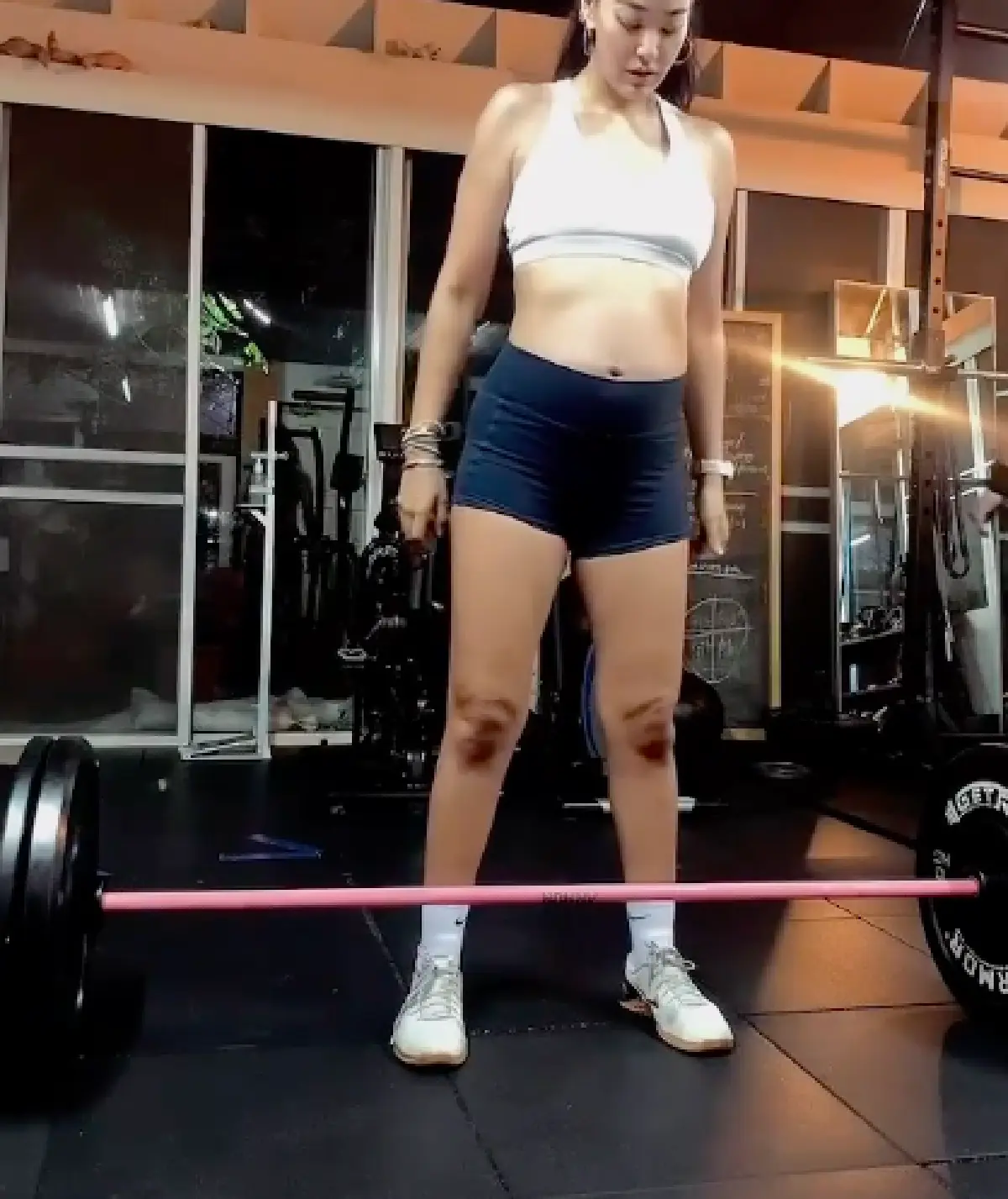 “พิตต้า” สุดสตรองอุ้มท้อง 6 เดือน ยกน้ำหนักแบบเดดลิฟต์ เห็นแล้วอึ้งไปเลย