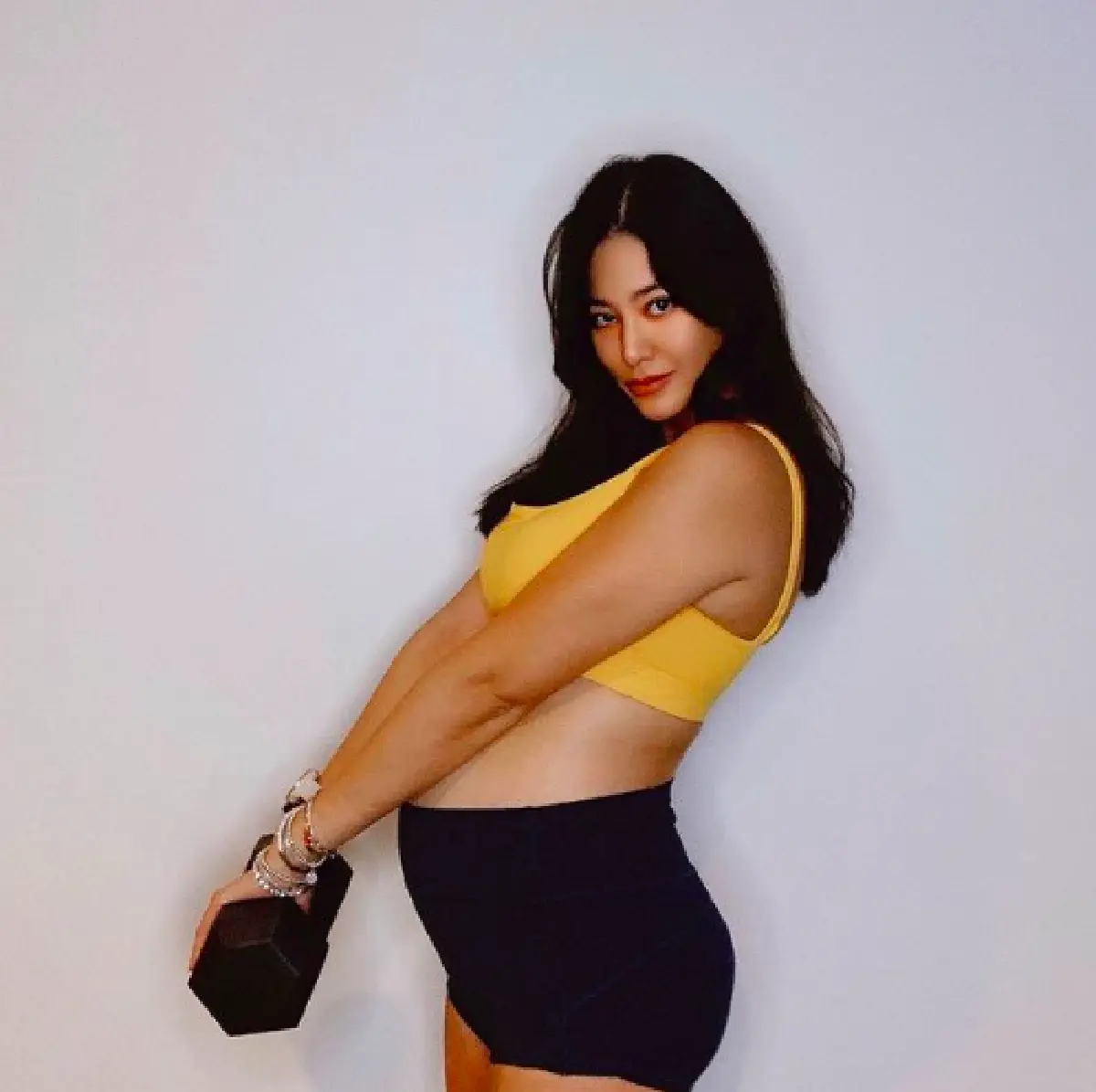 “พิตต้า” สุดสตรองอุ้มท้อง 6 เดือน ยกน้ำหนักแบบเดดลิฟต์ เห็นแล้วอึ้งไปเลย