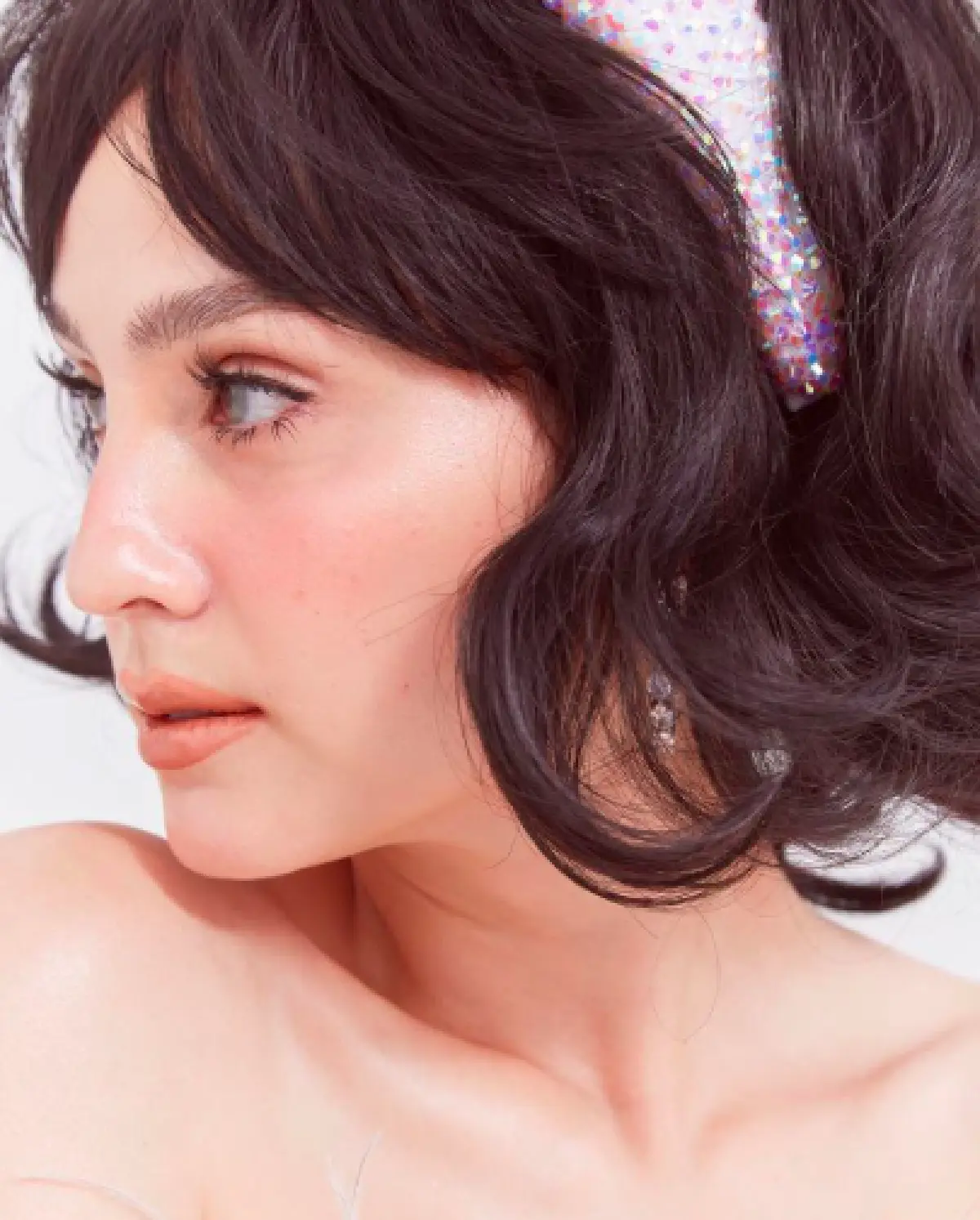 “ขวัญ อุษามณี” สลัดลุคผมยาวเป็นผมสั้นสุดเปรี้ยว สวยแปลกตาเหมือนบาร์บี้! 