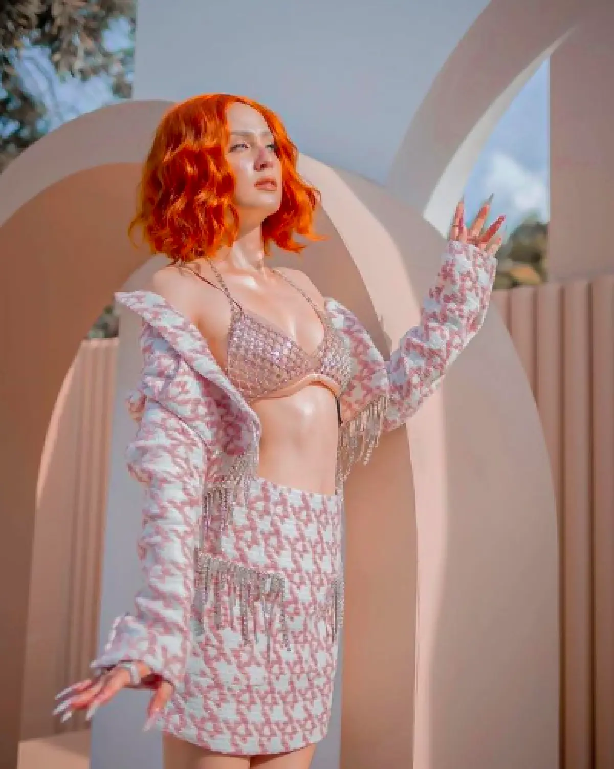 “ขวัญ อุษามณี” สลัดลุคผมยาวเป็นผมสั้นสุดเปรี้ยว สวยแปลกตาเหมือนบาร์บี้! 