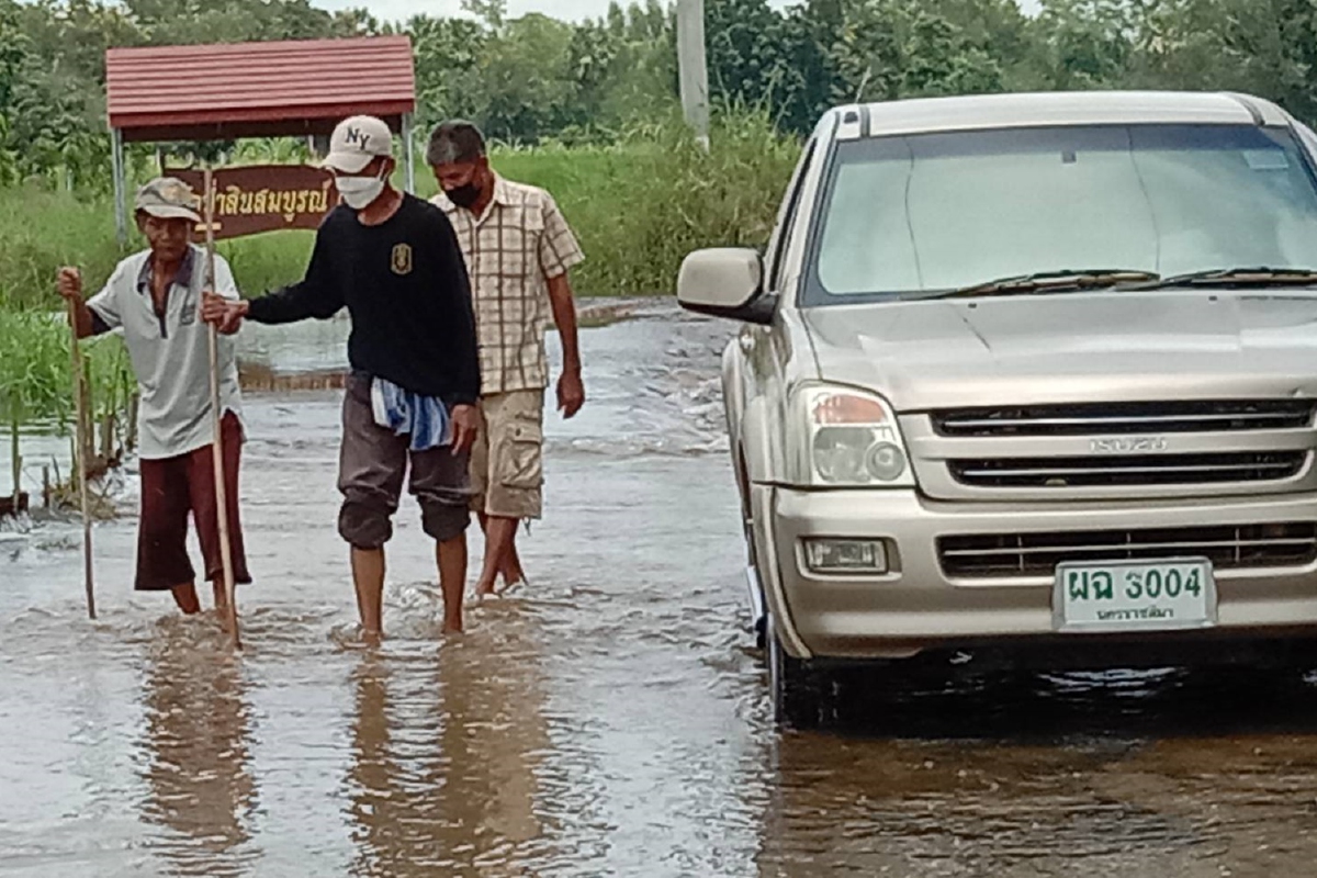 เตือนชาวพิมายรีบขนของ ลำน้ำมูลล้นตลิ่ง เตือนชาวพิมายรีบขนของ ลำน้ำมูลล้นตลิ่ง