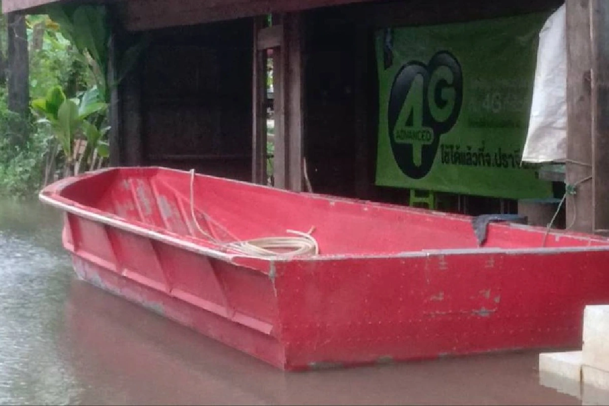 ชาวชุมชนตลาดเก่ากบินทร์ผวาน้ำท่วมซ้ำรอบ3