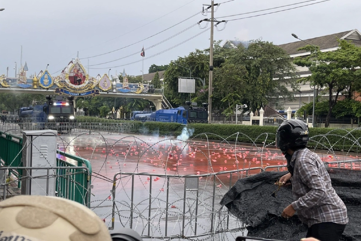 ทะลุฟ้ามาตามนัดเปิดตัวอาวุธใหม่บุกทำเนียบฯ