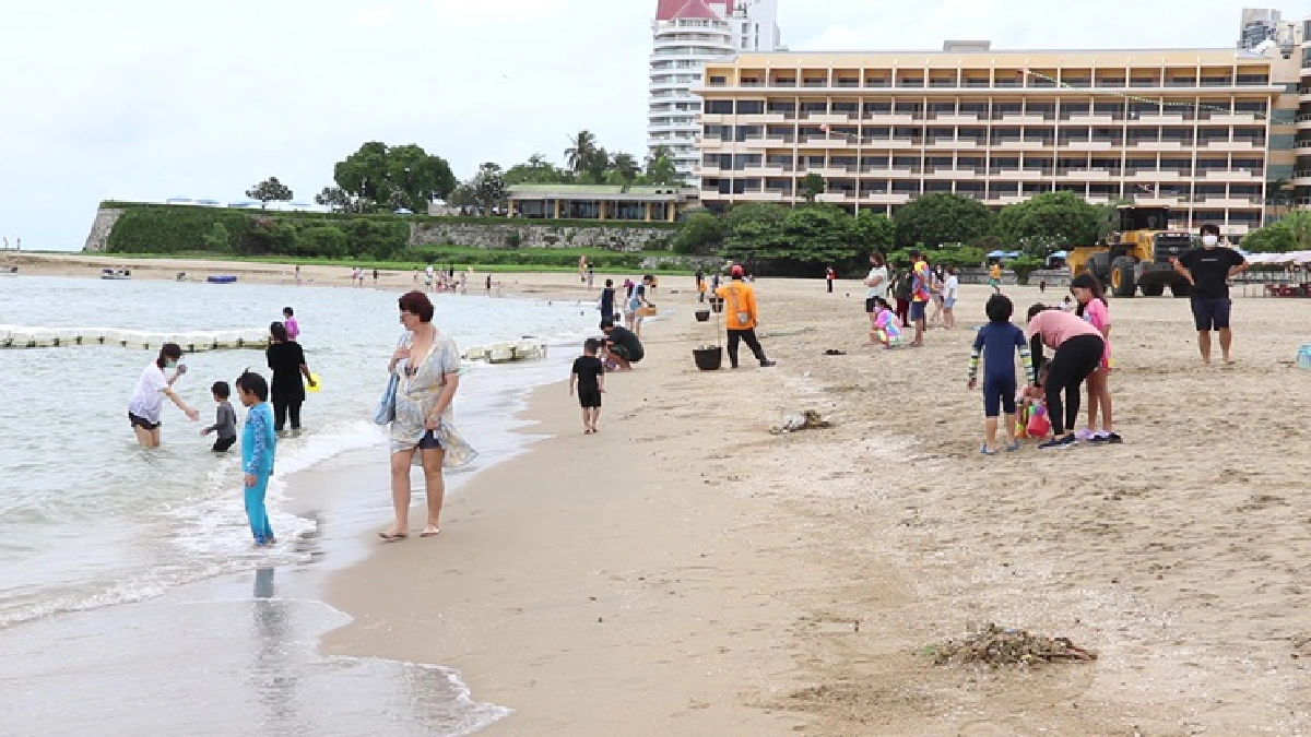 พัทยาคึกคัก! หยุดยาว 3 วัน นักท่องเที่ยวแห่เที่ยว