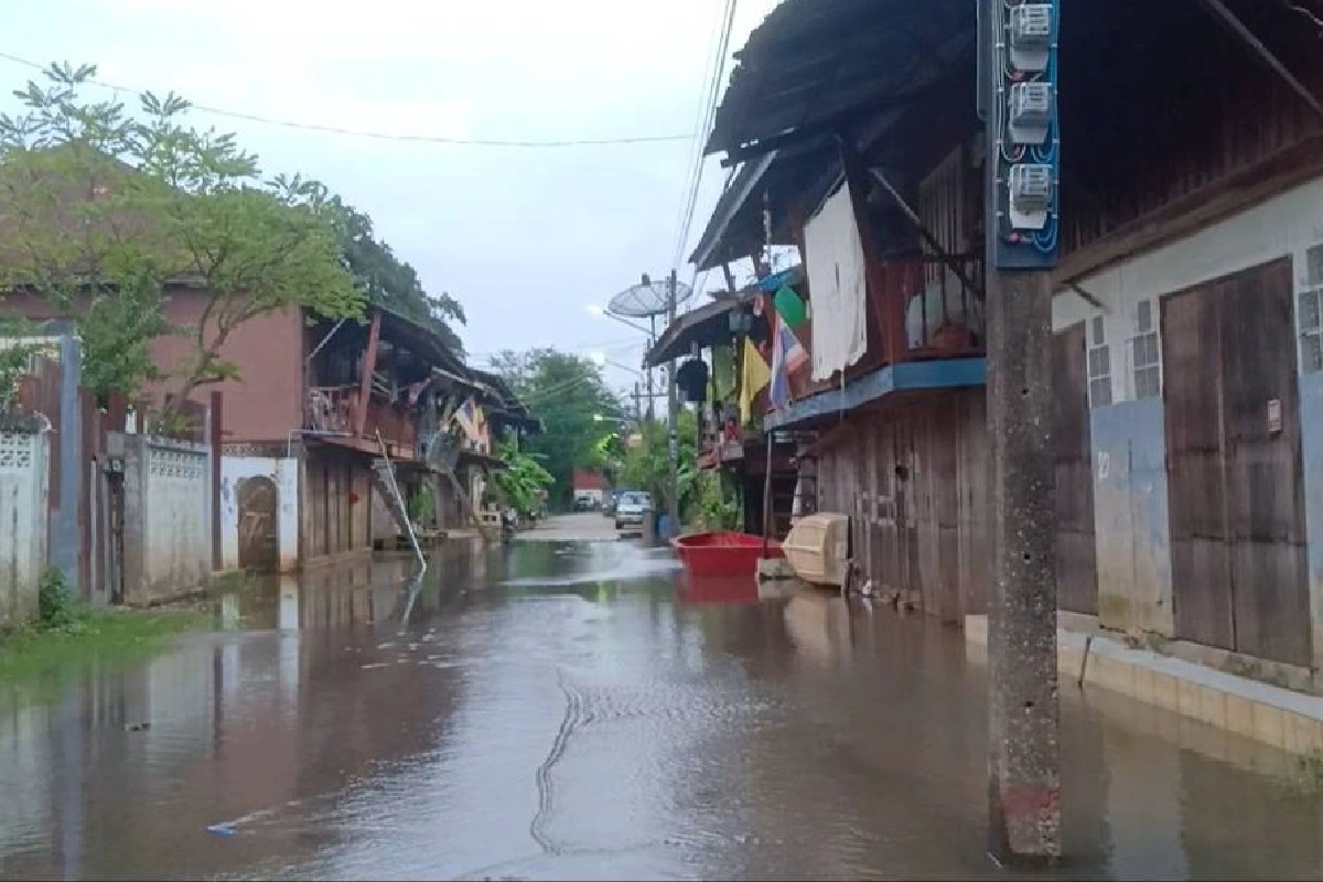 ชาวชุมชนตลาดเก่ากบินทร์ผวาน้ำท่วมซ้ำรอบ3