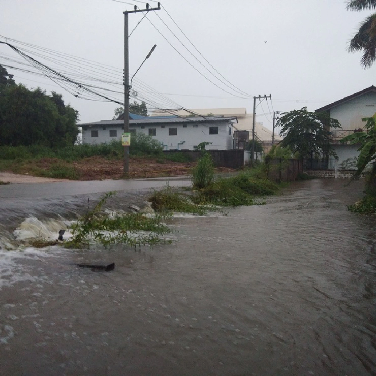 ชัยภูมิเจอพิษ"พายุเตี้ยนหมู่" ฝนตกหนักทั้งคืน น้ำท่วมตัวเมืองสูง