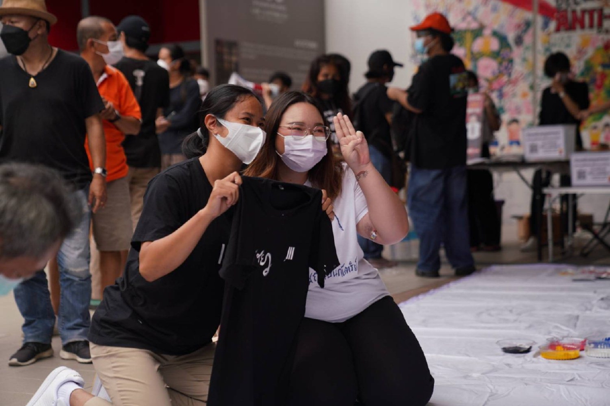 แนวร่วมธรรมศาสตร์ฯรวมตัวจัดกิจกรรมหน้าหอศิลป์ แนวร่วมธรรมศาสตร์ฯรวมตัวจัดกิจกรรมหน้าหอศิลป์