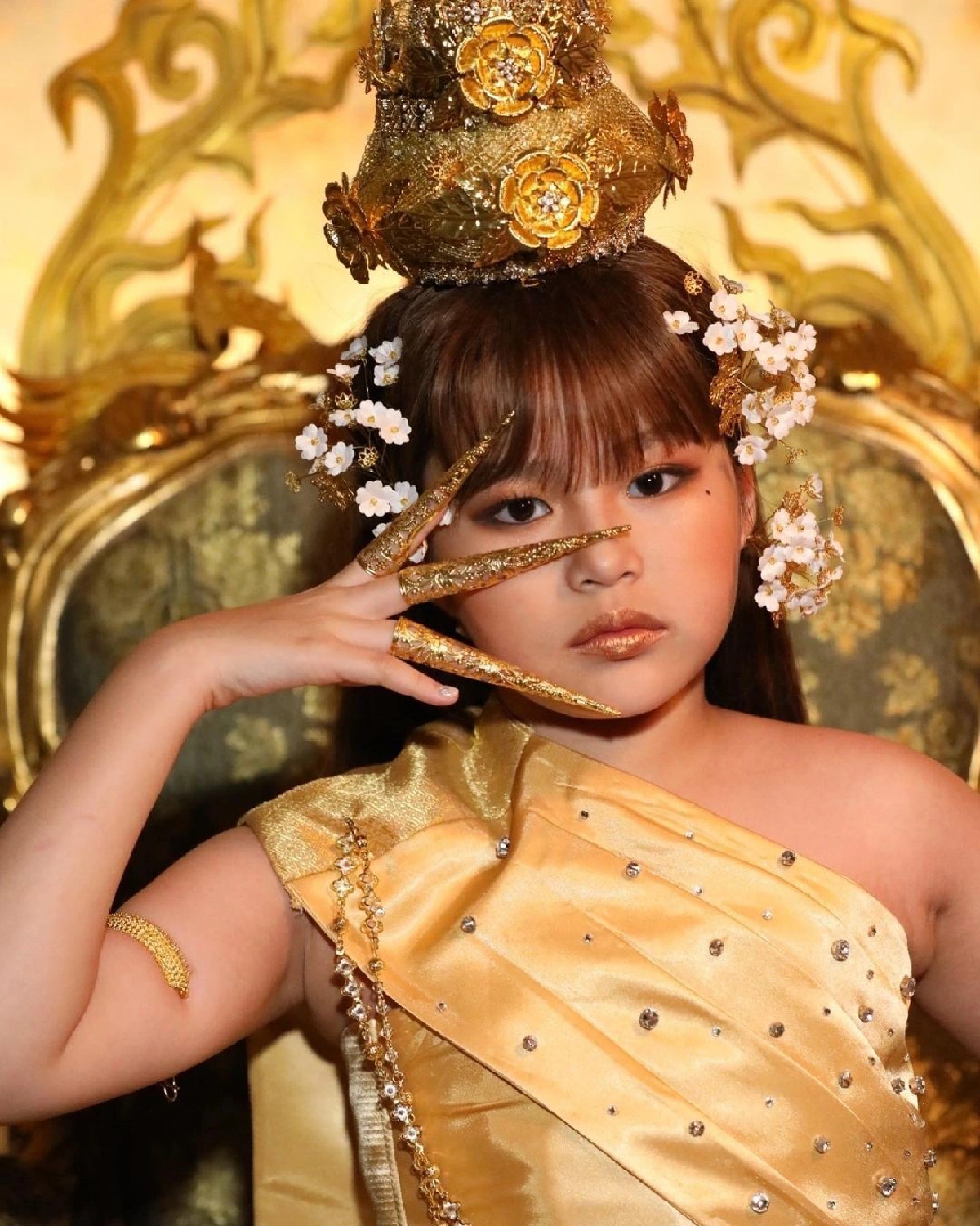  “น้องณิริน” สุดปัง! โคฟเวอร์ลุค “ลิซ่า BLACKPINK” มีความพีคโปรโมตลูกชิ้นยืนกินด้วย