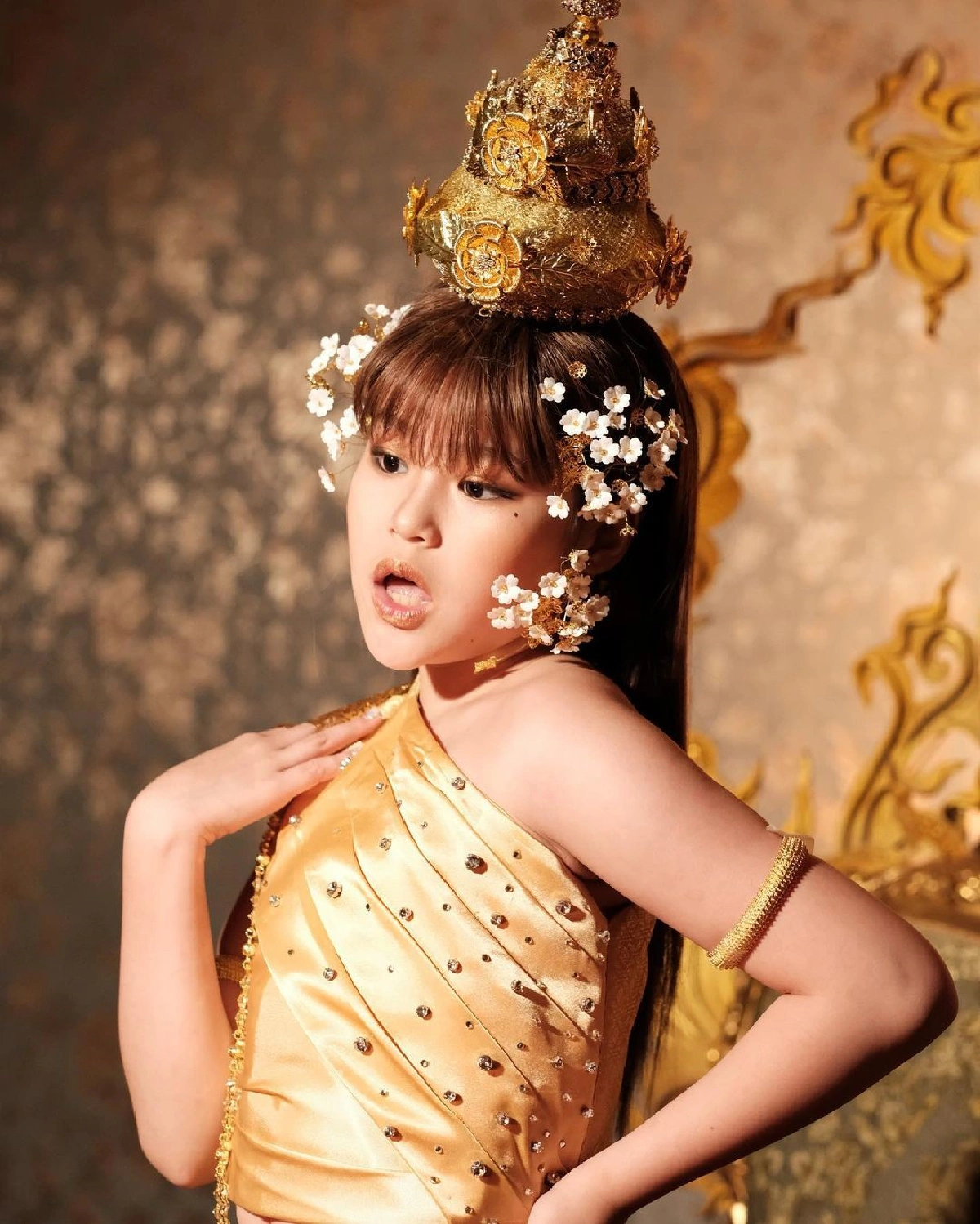  “น้องณิริน” สุดปัง! โคฟเวอร์ลุค “ลิซ่า BLACKPINK” มีความพีคโปรโมตลูกชิ้นยืนกินด้วย