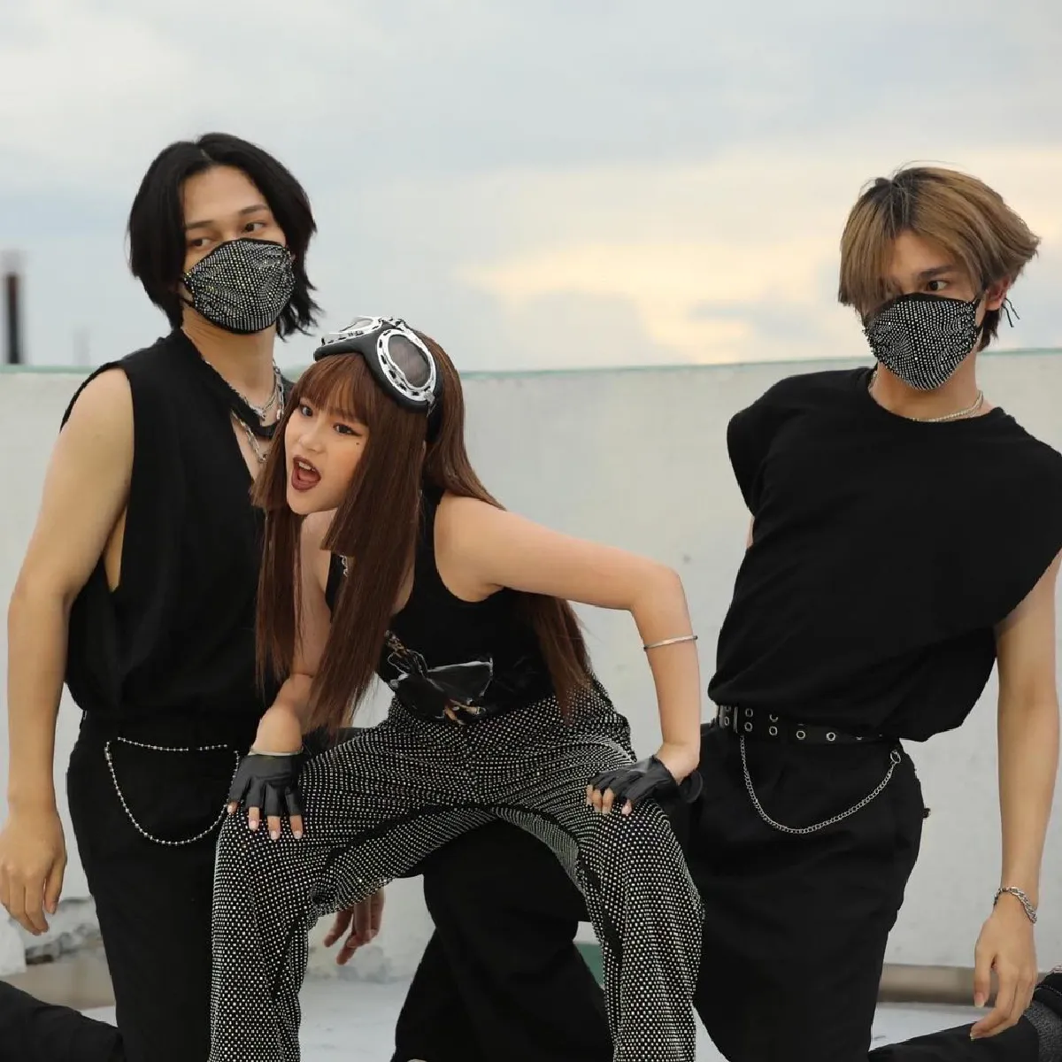  “น้องณิริน” สุดปัง! โคฟเวอร์ลุค “ลิซ่า BLACKPINK” มีความพีคโปรโมตลูกชิ้นยืนกินด้วย