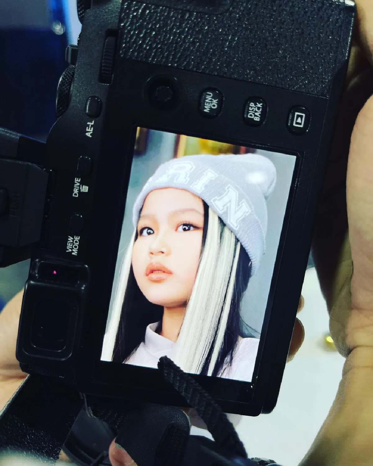  “น้องณิริน” สุดปัง! โคฟเวอร์ลุค “ลิซ่า BLACKPINK” มีความพีคโปรโมตลูกชิ้นยืนกินด้วย