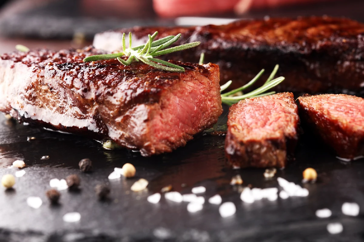 'บีชไซด์ บาร์บีคิว บุฟเฟ่ต์' เอาใจคนรักอาหารบุฟเฟ่ต์ริมหาด ที่ 'โคสต์ บีชคลับและบิสโทร' 