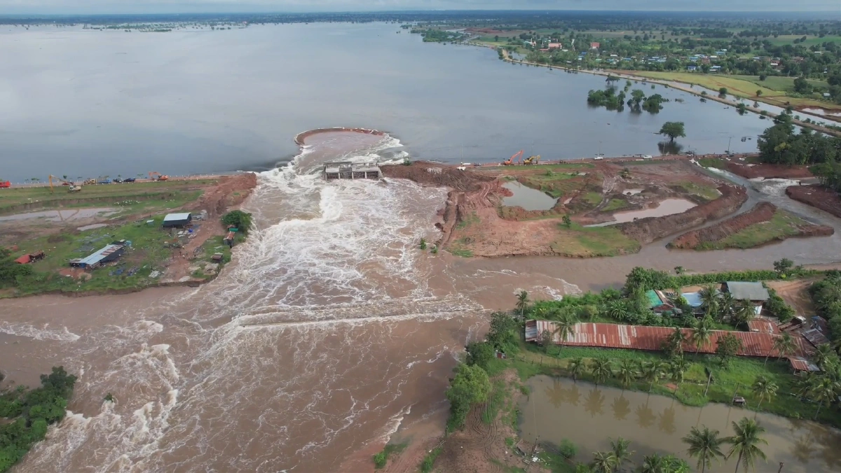 เปิดภาพล่าสุดอ่างเก็บน้ำลำเชียงไกรพังน้ำท่วมเป็นวงกว้างแล้ว