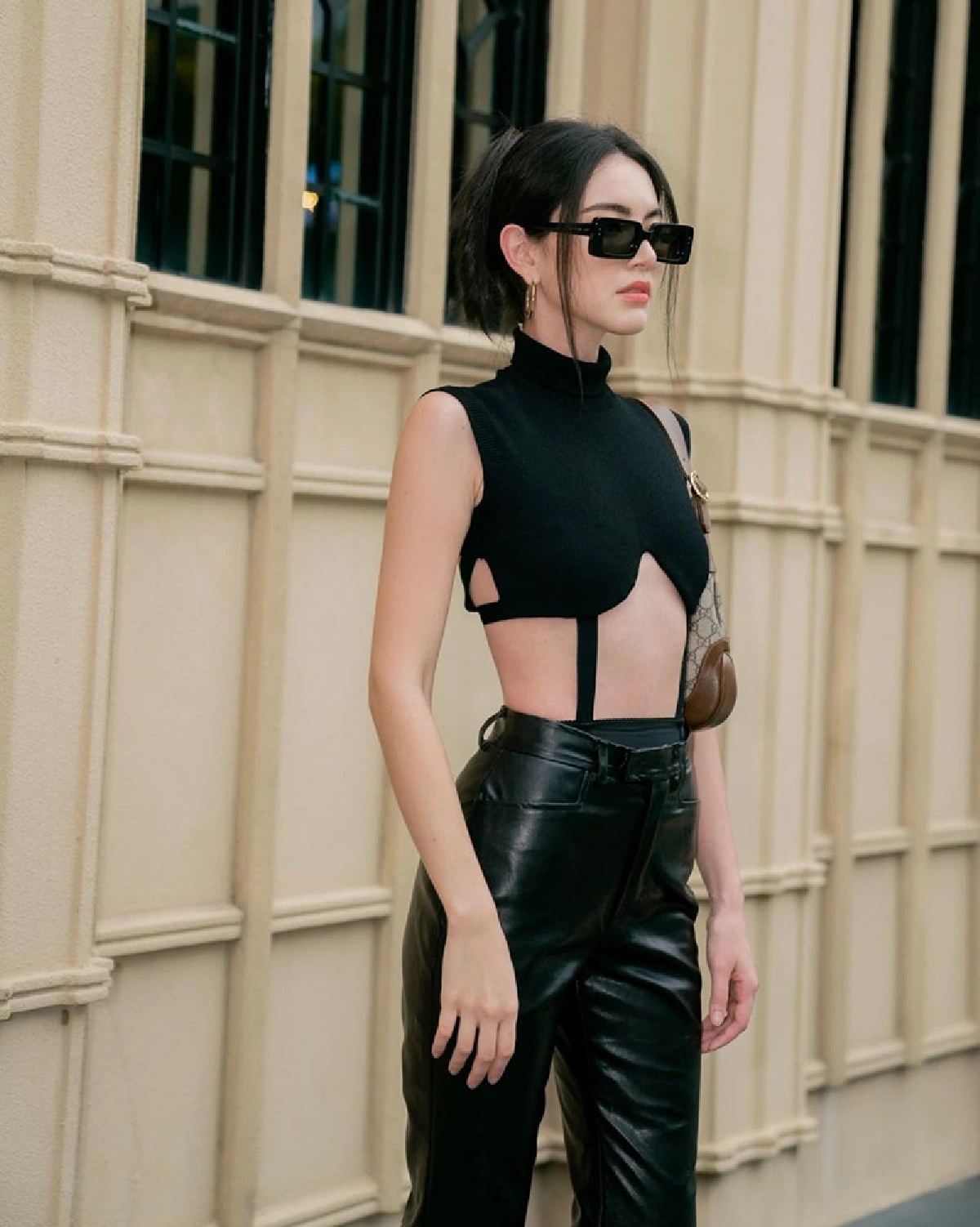  “ใหม่ ดาวิกา” เซ็กซี่และเท่ในเวลาเดียวกัน กับแฟชั่นชุดหนังเอวลอย ที่เผ็ดมาก!