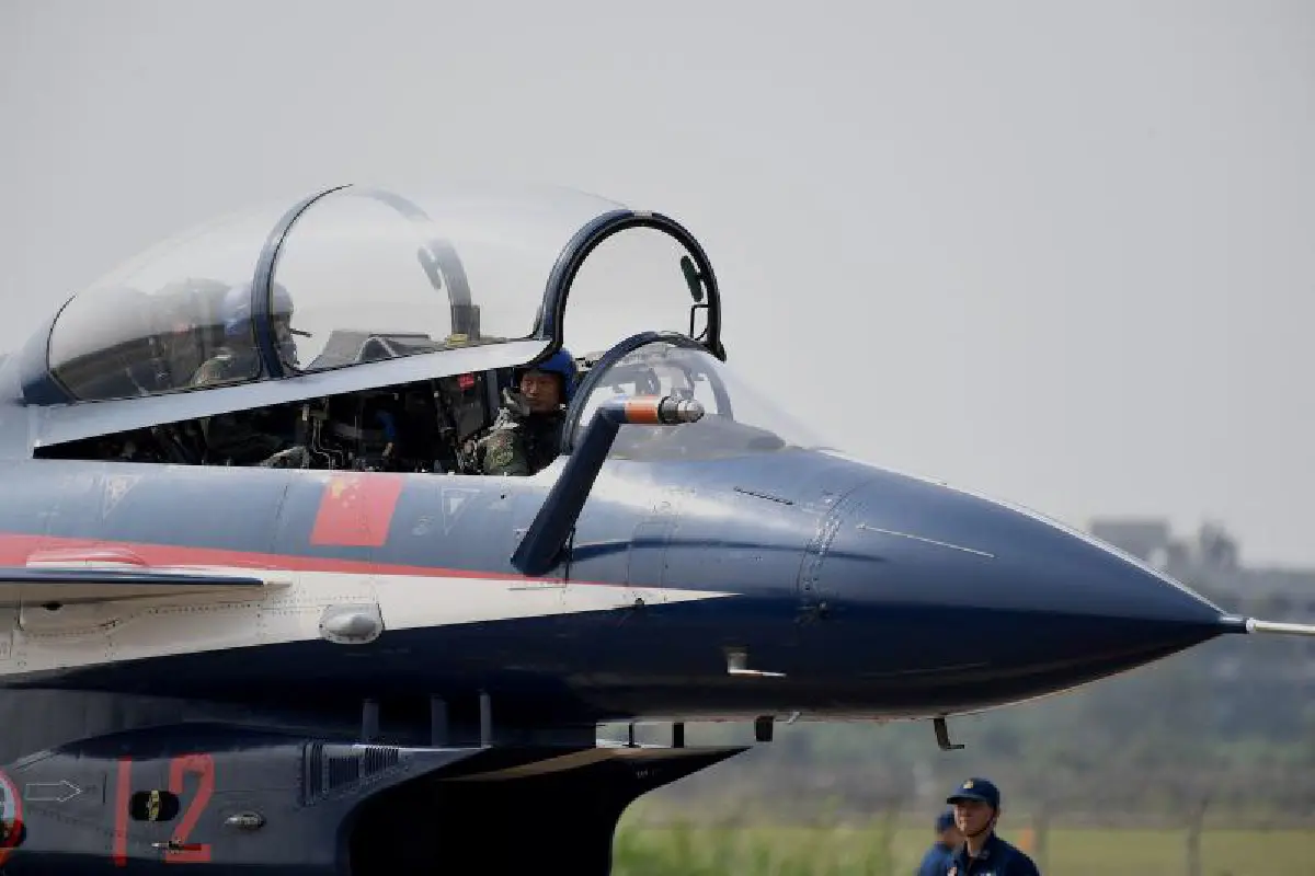 จีนโชว์บินโดรน อวดแสนยานุภาพแข่งสหรัฐ