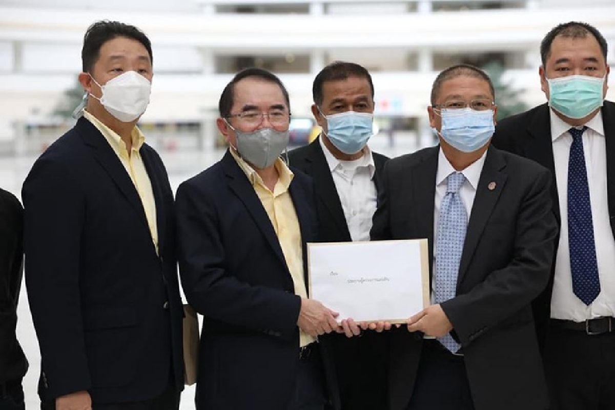 สรุปคำร้อง "หมอวรงค์" ยื่น ตีความแก้ รธน.ปมบัตร 2ใบ ชี้ส่อขัด รธน. สรุปคำร้อง "หมอวรงค์" ยื่น ตีความแก้ รธน.ปมบัตร 2ใบ ชี้ส่อขัด รธน.