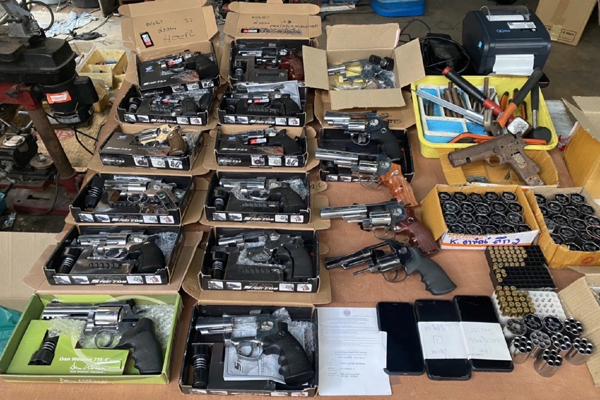  191 รวบผัวเมียขายอาวุธปืนเถื่อนผ่านเฟซบุ๊ก