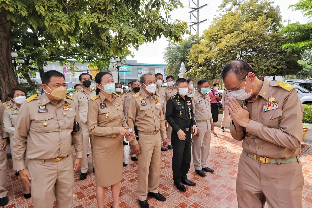 ผู้ว่าฯณรงค์ศักดิ์เข้าทำงานวันแรกปทุมฯถกรับมือน้ำท่วม