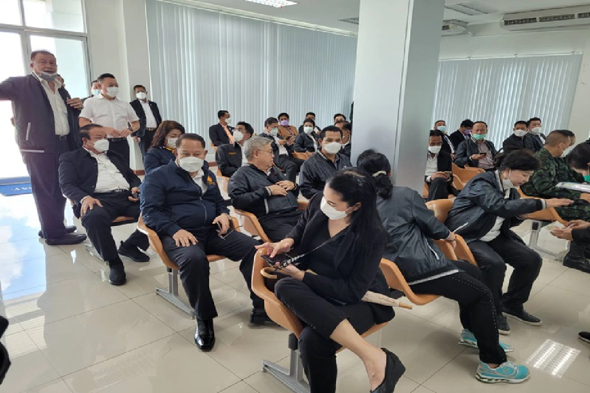 สส.พปชร.โชว์พลังพรึ่บ! ต้อนรับ"บิ๊กป้อม"ตรวจน้ำท่วมโคราช
