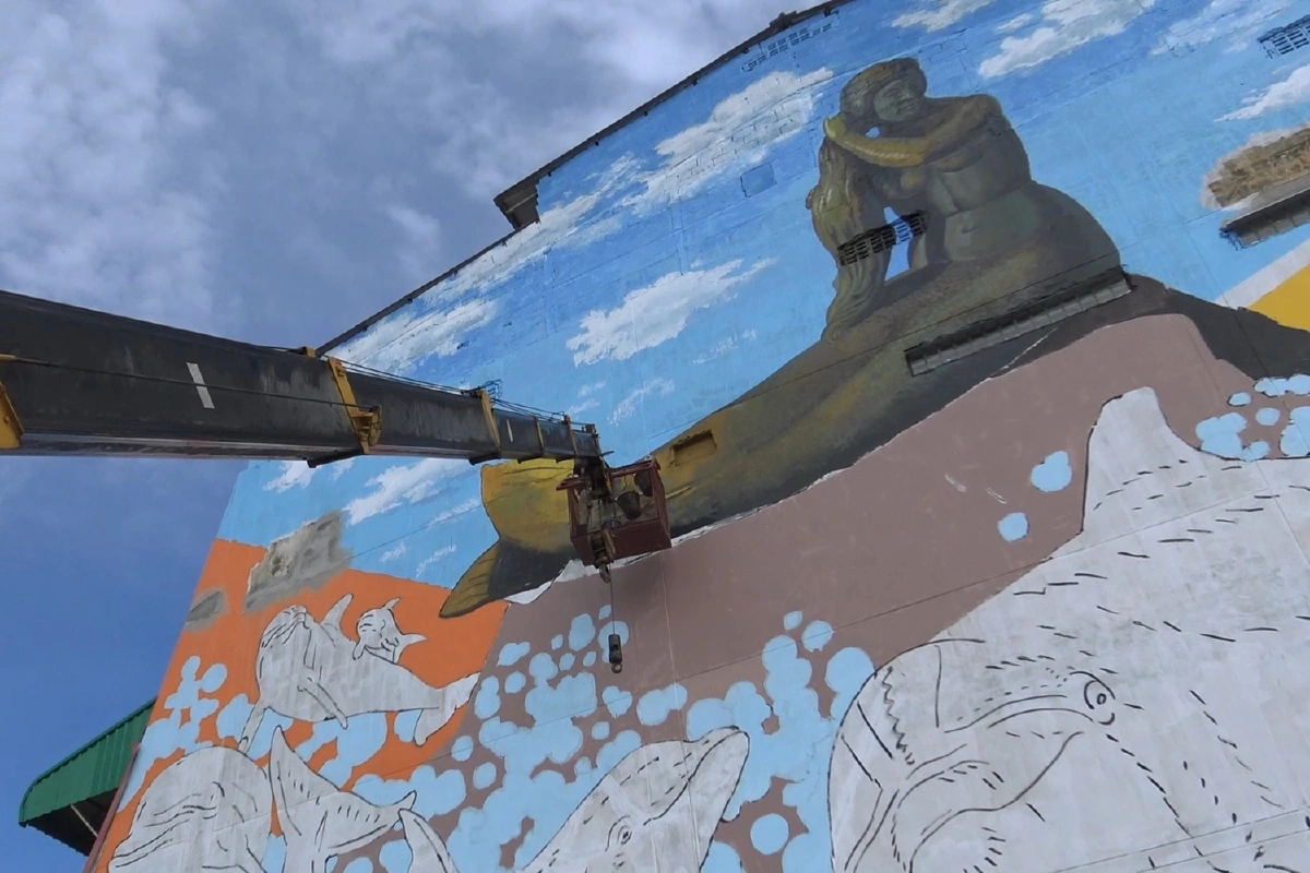 สร้างสีสันท่องเที่ยว สตรีทอาร์ตนางเงือกใหญ่สุดในไทย   