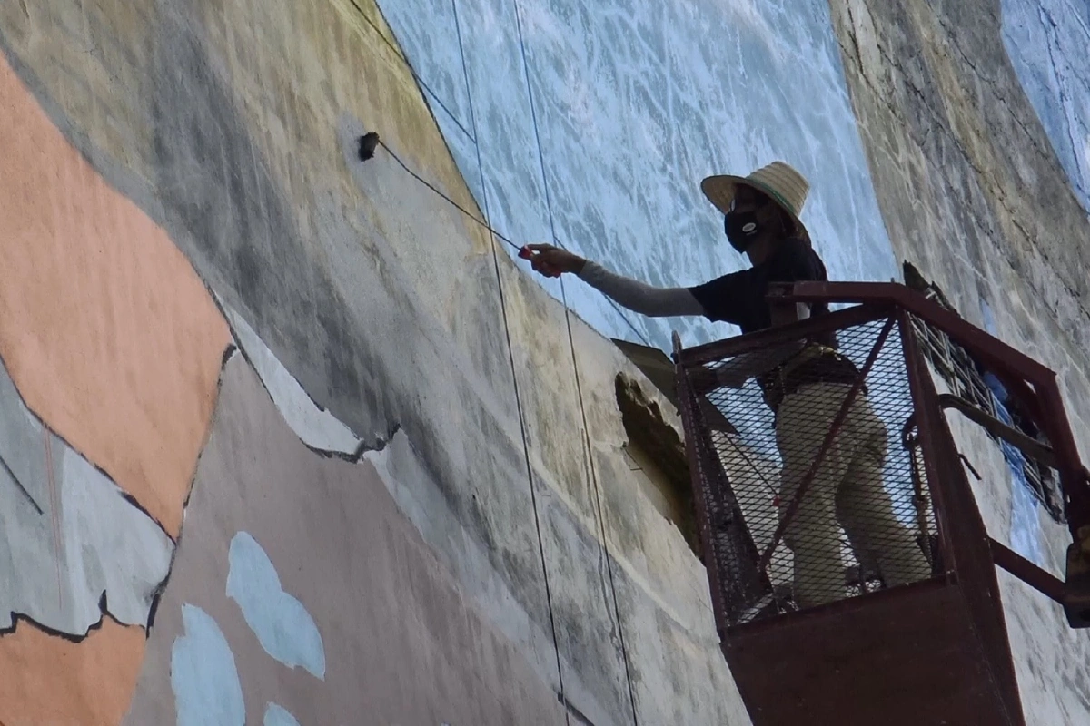 สร้างสีสันท่องเที่ยว สตรีทอาร์ตนางเงือกใหญ่สุดในไทย   