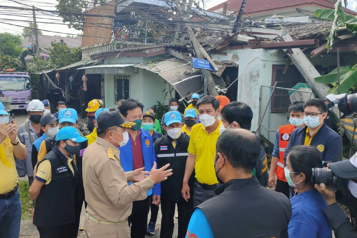 เชียงใหม่เร่งสางปมยางนายักษ์ล้มทับบ้าน  