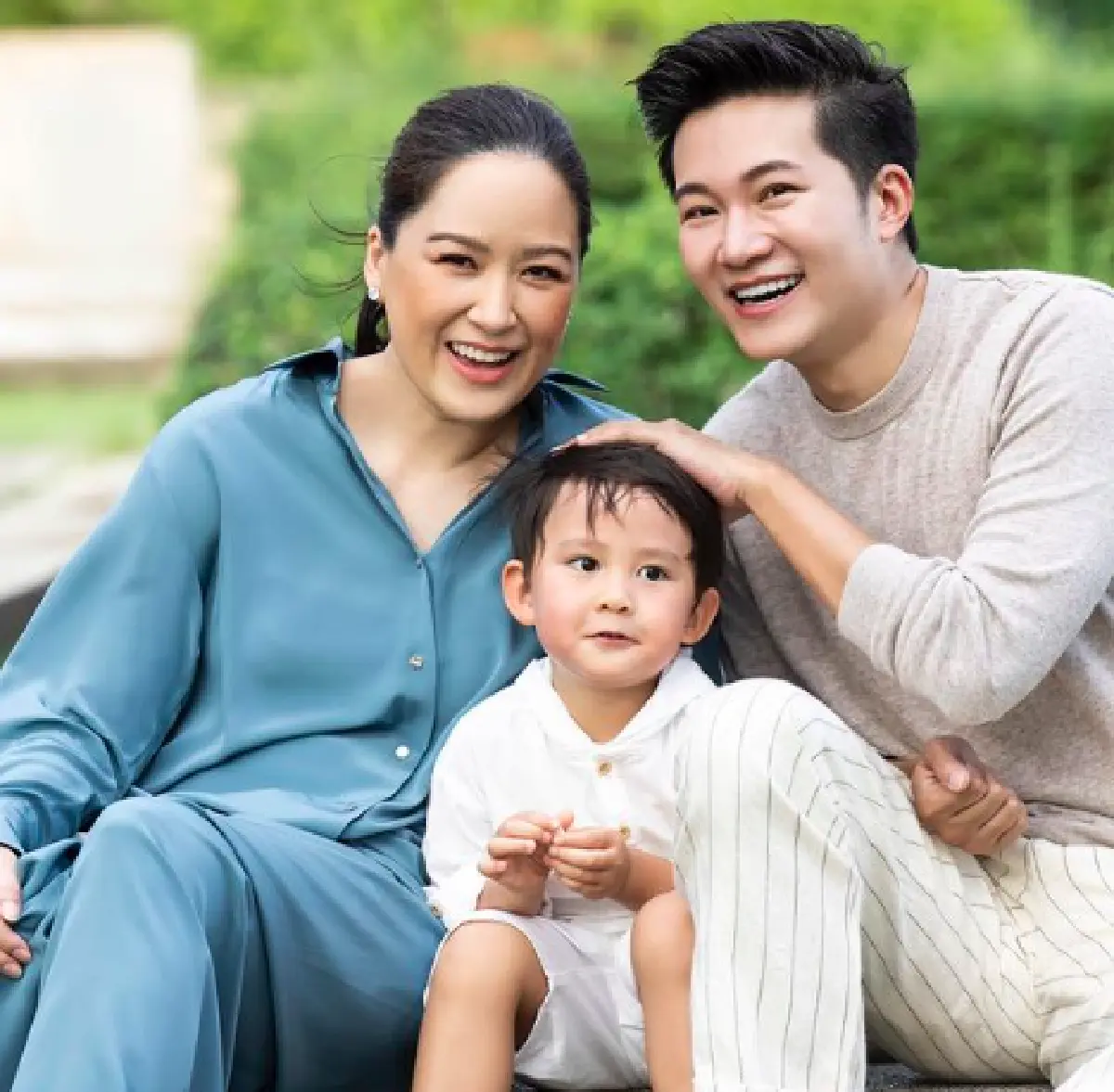 “อั๋น ภูวนาท” ยกครอบครัวเที่ยว เหมาวิลล่าคืนละเกือบ 3 แสน “น้องพอล” ถึงกับบอกให้ซื้อที่นี่