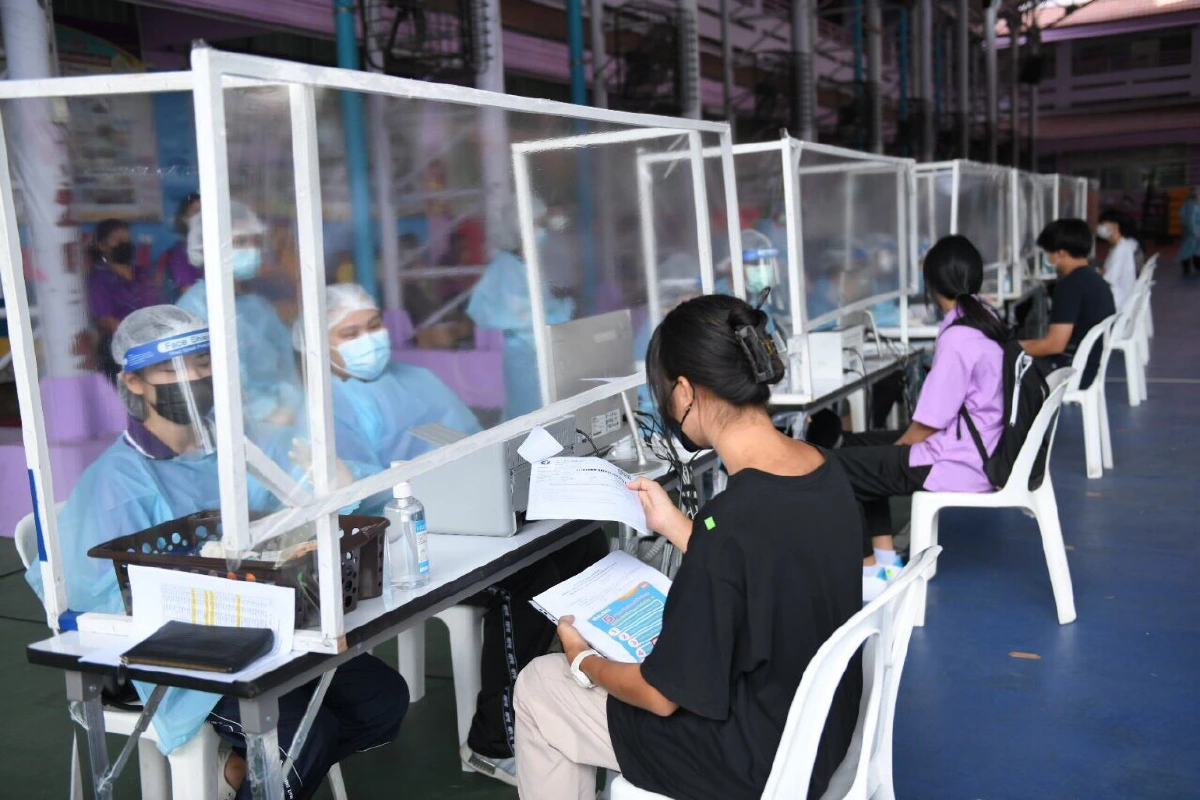 กทม.เริ่มฉีดวัคซีนไฟเซอร์ให้นร.ในสังกัดชุดแรก33,048คน