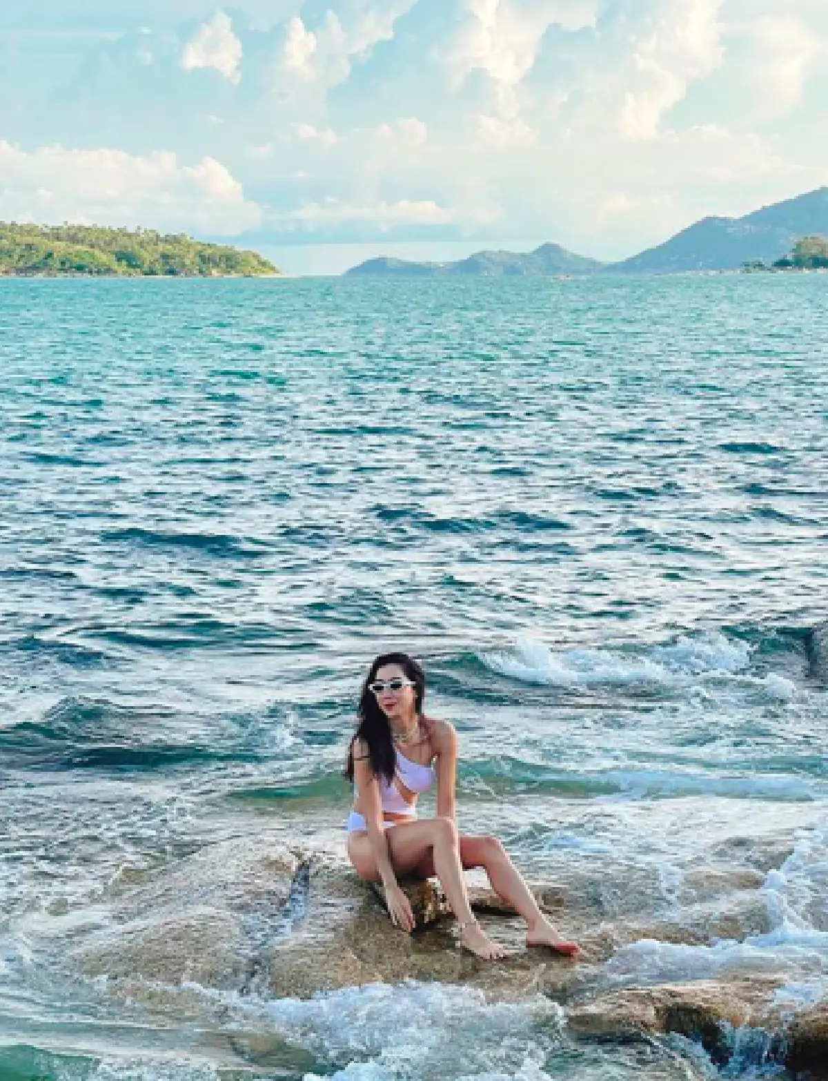 "ไอซ์ อภิษฎา" ทำเกาะสมุยร้อนฉ่า โชว์เซ็กซี่จัดเต็มในแฟชั่นชุดว่ายน้ำ