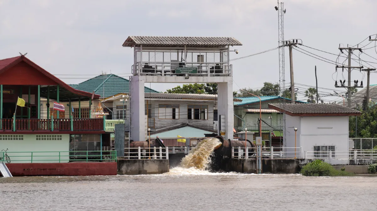 เปิดภาพน้ำเหนือบุกชุมชนริมน้ำเจ้าพระยาเมืองปทุมธานี