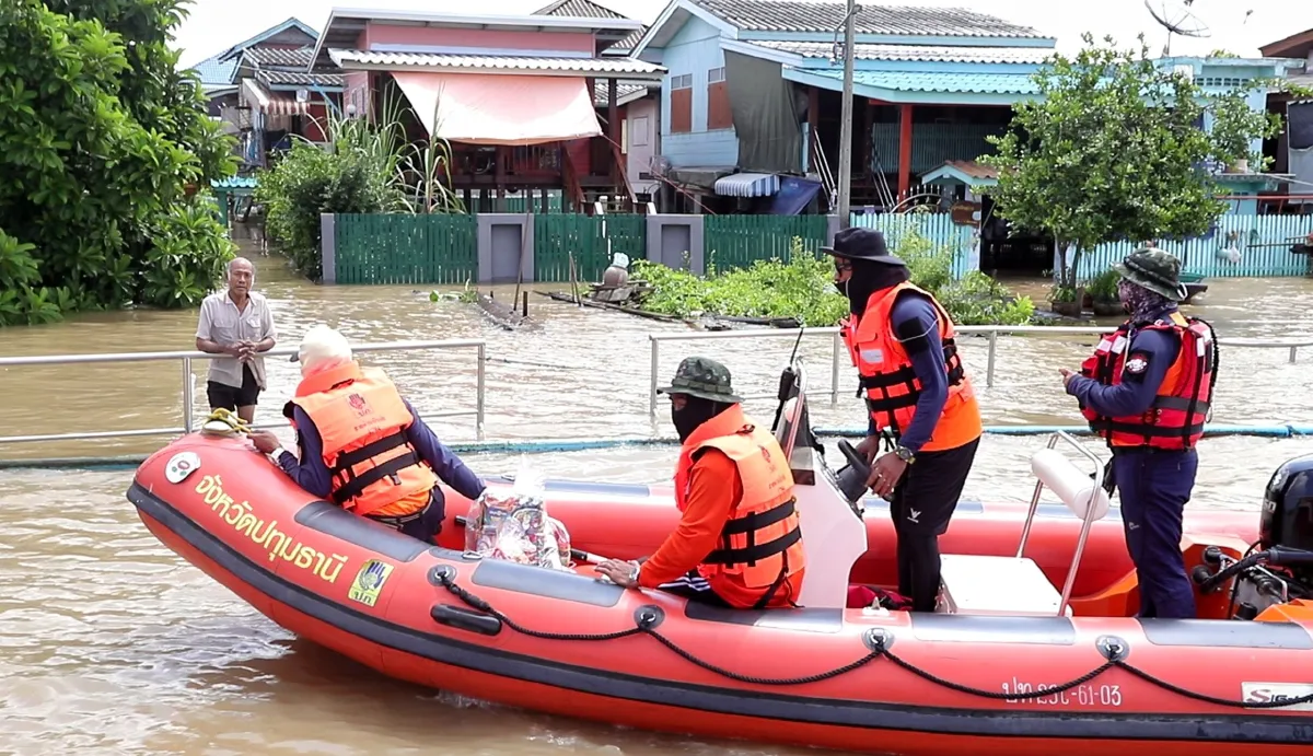 เปิดภาพน้ำเหนือบุกชุมชนริมน้ำเจ้าพระยาเมืองปทุมธานี