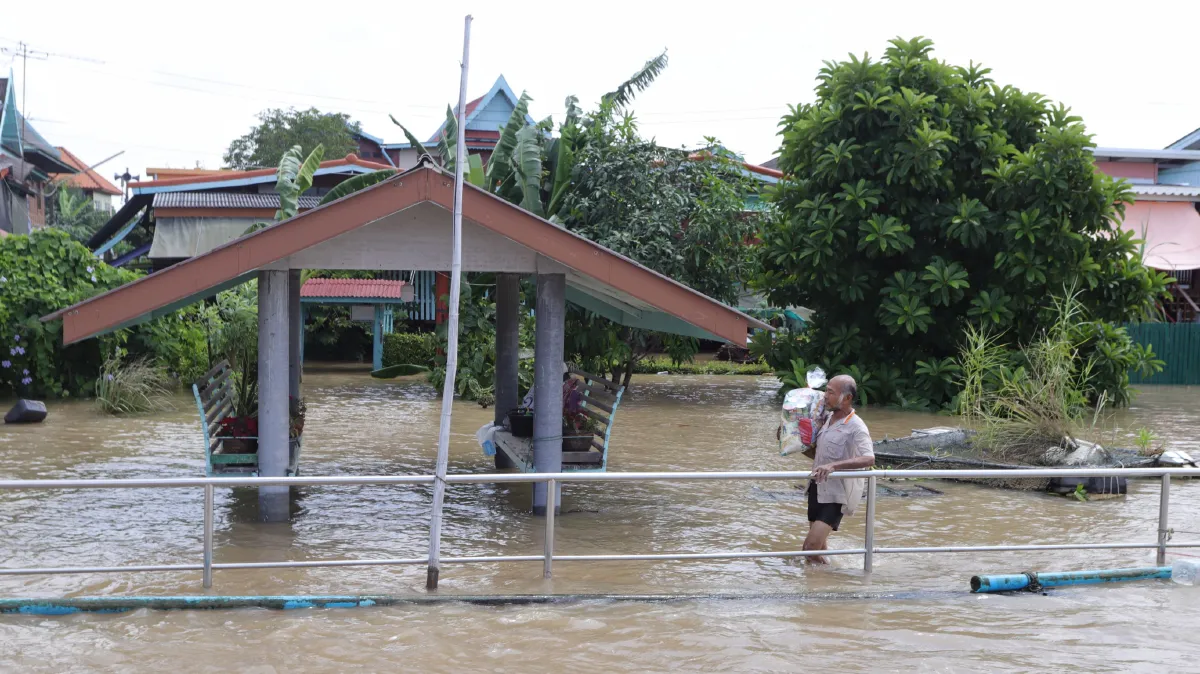 เปิดภาพน้ำเหนือบุกชุมชนริมน้ำเจ้าพระยาเมืองปทุมธานี