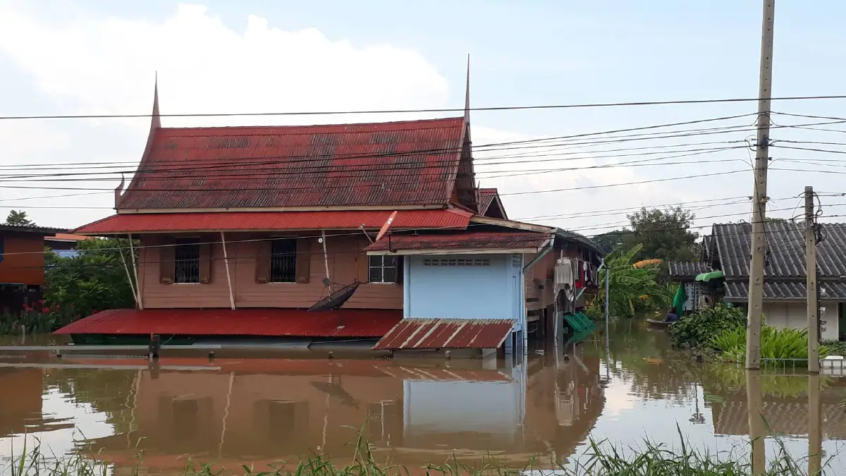 อยุธยาถูกน้ำท่วม 10 อำเภอบ้านเรือนจมแล้ว 31,030 หลัง 
