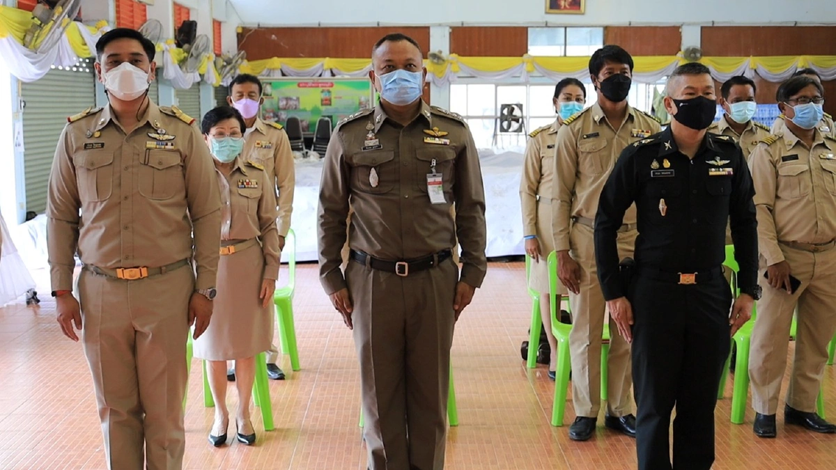 ในหลวง พระราชทานถุงยังชีพช่วยผู้ประสบอุทกภัย อ.โนนสูง