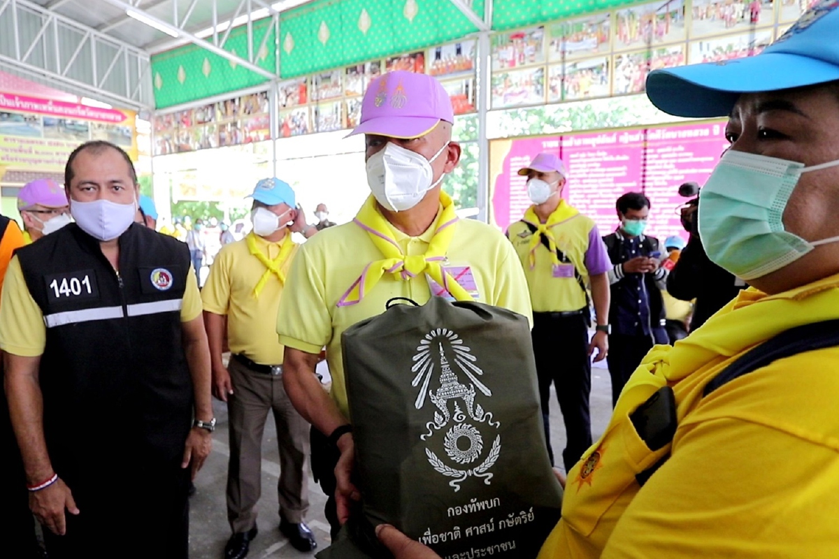 แม่ทัพภาค1ตรวจน้ำท่วมปทุมฯมอบถุงยังชีพ1,000ชุด แม่ทัพภาค1ตรวจน้ำท่วมปทุมฯมอบถุงยังชีพ1,000ชุด