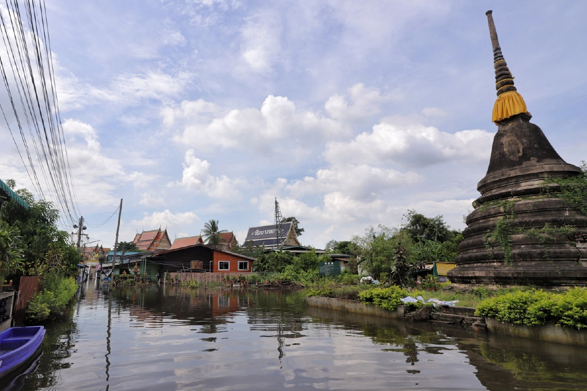 แม่ทัพภาค1ตรวจน้ำท่วมปทุมฯมอบถุงยังชีพ1,000ชุด
